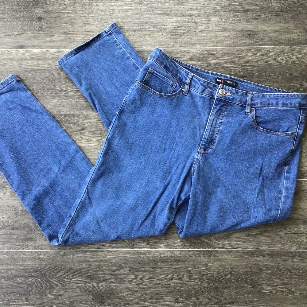 Lee Women’s Classic Fit Straight Leg Denim Jeans Size 16 Medium